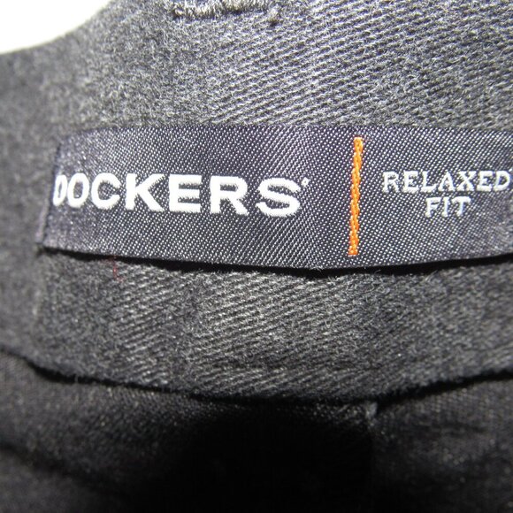 NWT DOCKERS Relaxed Fit Flat Front Comfort Khaki Gray Pants Size W42 - Picture 5 of 8